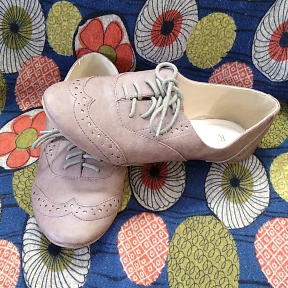 Restricted brown wing tip Oxford brogues